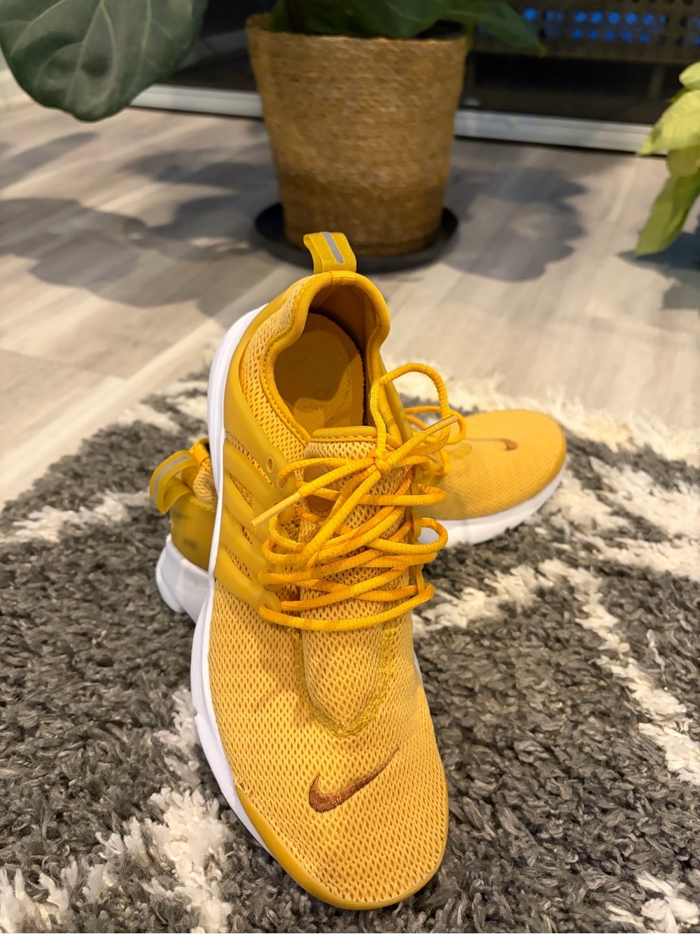 Nike women’s presto shoes